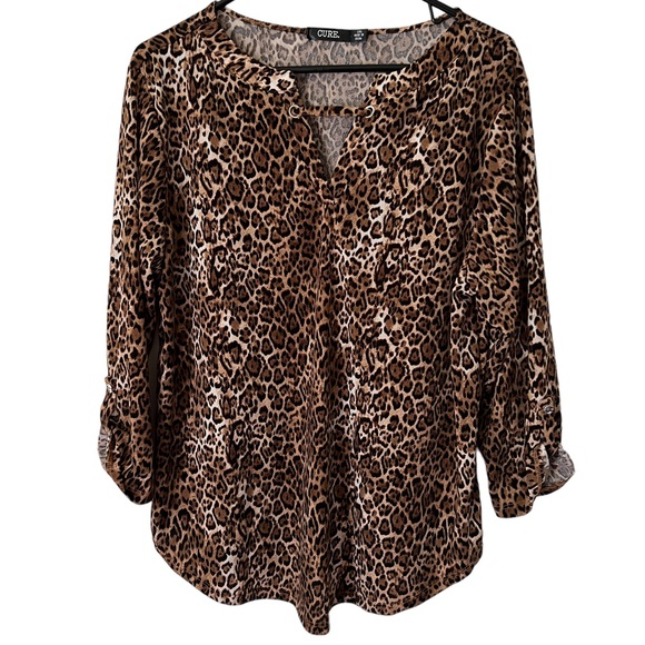 WOMENS LEOPARD PRINT TOP WITH BUTTON SLEEVES AND V NECK SIZE 1XL - Picture 1 of 5